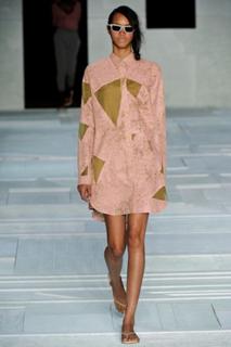 Lais Ribeiro feet photo thumbnail