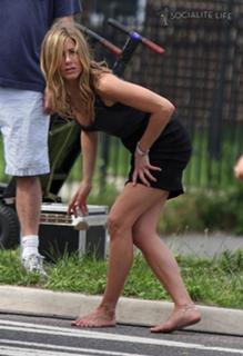 Jennifer Aniston feet photo thumbnail