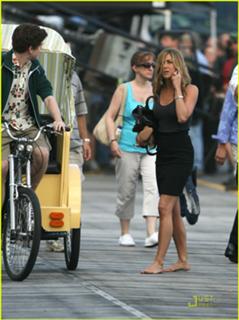 Jennifer Aniston feet photo thumbnail