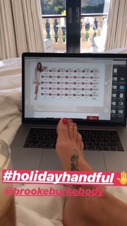 Brooke Burke feet photo thumbnail