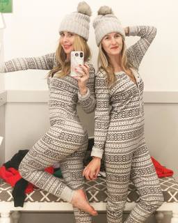 Tara Lipinski feet photo thumbnail