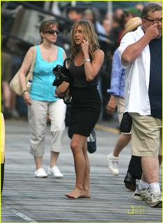 Jennifer Aniston feet photo thumbnail