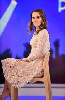 Natalie Portman feet photo thumbnail