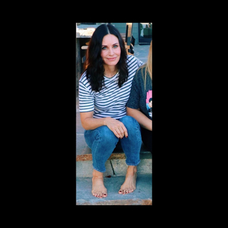 Courteney Cox feet photo thumbnail