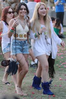 Vanessa Hudgens feet photo thumbnail