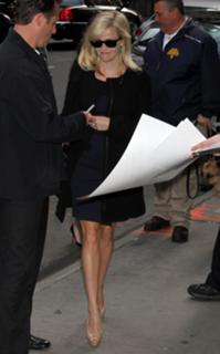 Reese Witherspoon feet photo thumbnail