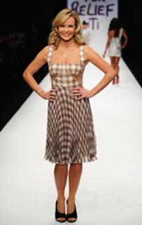 Amanda Holden feet photo thumbnail