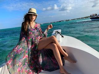 Xenia Tchoumitcheva feet photo thumbnail