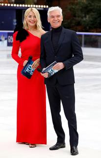 Holly Willoughby feet photo thumbnail