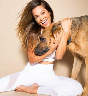 Brooke Burke feet photo thumbnail