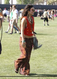 Vanessa Hudgens feet photo thumbnail