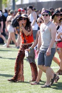 Vanessa Hudgens feet photo thumbnail