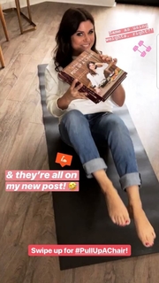 Tiffani Thiessen feet photo thumbnail