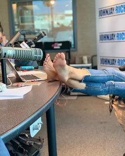 Kyle Unfug feet photo thumbnail