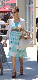 Jessica Alba feet photo thumbnail