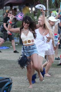 Vanessa Hudgens feet photo thumbnail