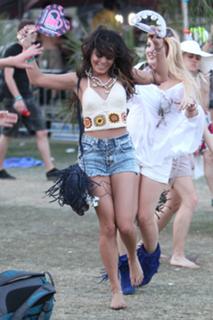 Vanessa Hudgens feet photo thumbnail