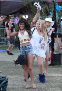Vanessa Hudgens feet photo thumbnail