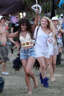 Vanessa Hudgens feet photo thumbnail