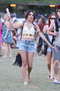 Vanessa Hudgens feet photo thumbnail