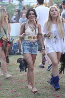 Vanessa Hudgens feet photo thumbnail