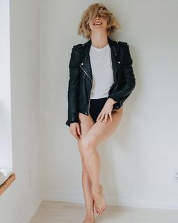 Julianne Hough feet photo thumbnail