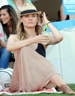 Diane Kruger feet photo thumbnail