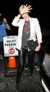 Charlize Theron feet photo thumbnail