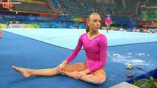 Nastia Liukin feet photo thumbnail
