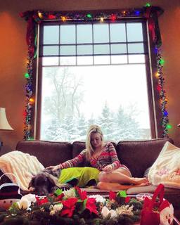 Tara Lipinski feet photo thumbnail