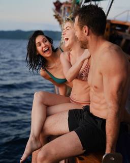 Julianne Hough feet photo thumbnail