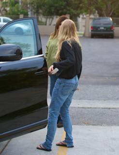 Amanda Seyfried feet photo thumbnail