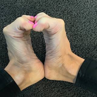 Kyle Unfug feet photo thumbnail