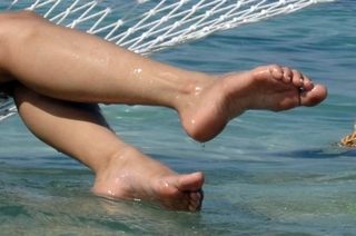 Shruti Haasan feet photo thumbnail