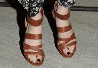Emma Roberts feet photo thumbnail