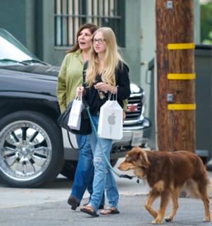 Amanda Seyfried feet photo thumbnail