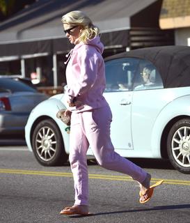 Alice Eve feet photo thumbnail