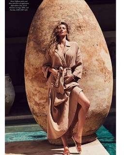 Gisele Bündchen feet photo thumbnail
