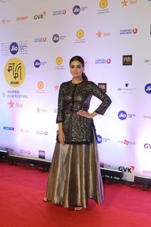 Dia Mirza feet photo thumbnail