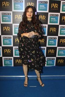 Dia Mirza feet photo thumbnail