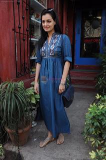 Dia Mirza feet photo thumbnail