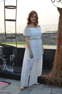 Dia Mirza feet photo thumbnail