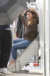 Cindy Crawford feet photo thumbnail