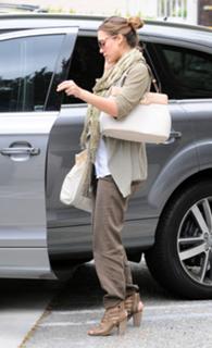 Jessica Alba feet photo thumbnail