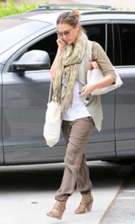 Jessica Alba feet photo thumbnail
