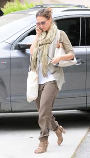 Jessica Alba feet photo thumbnail
