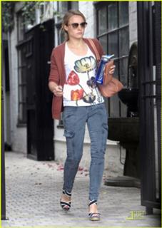 Kristen Bell feet photo thumbnail