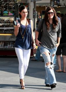 Megan Fox feet photo thumbnail