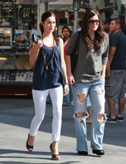 Megan Fox feet photo thumbnail