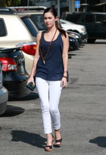 Megan Fox feet photo thumbnail
